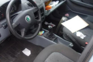 Attache ceinture arriere droit SKODA FABIA 1