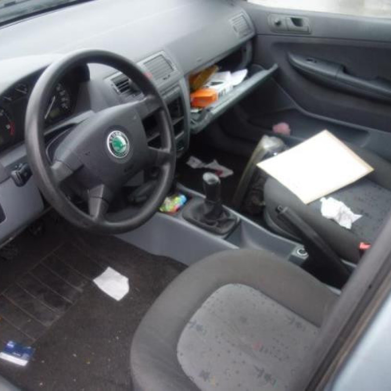 Attache ceinture arriere droit SKODA FABIA 1 Photo n°6