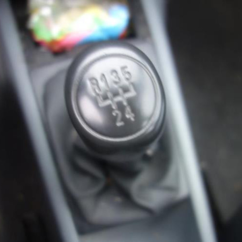 Attache ceinture arriere droit SKODA FABIA 1 Photo n°9
