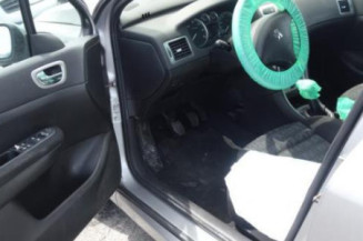 Attache ceinture arriere droit PEUGEOT 307