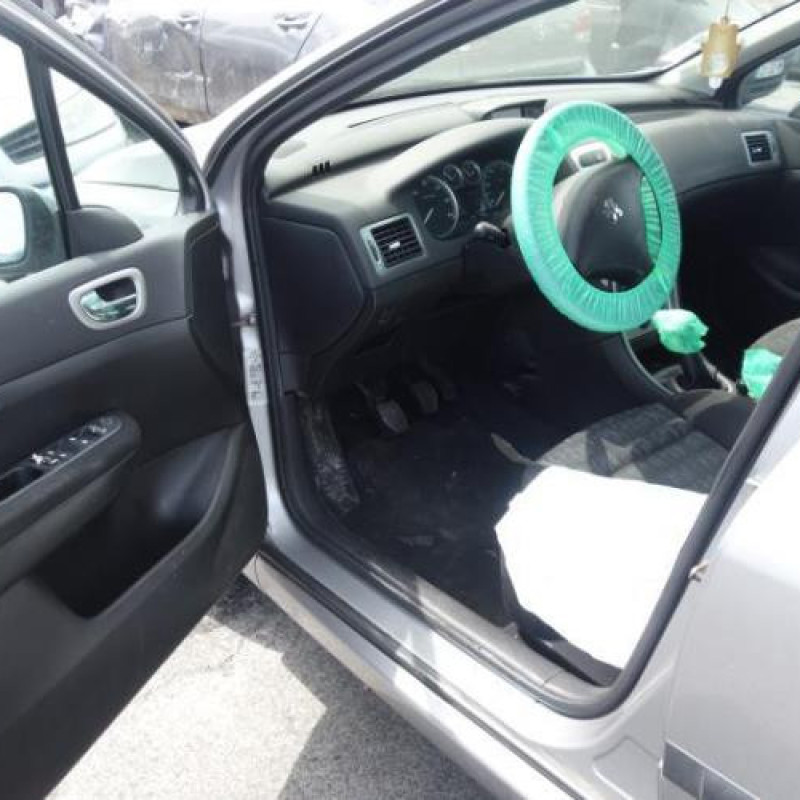 Attache ceinture arriere droit PEUGEOT 307 Photo n°8