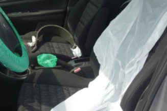 Attache ceinture arriere droit PEUGEOT 307