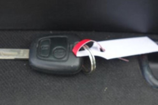 Attache ceinture arriere droit PEUGEOT 307