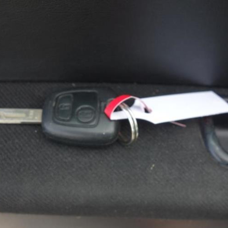 Attache ceinture arriere droit PEUGEOT 307 Photo n°15