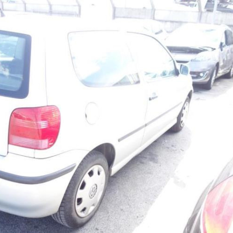 Charniere de capot VOLKSWAGEN POLO 3 Photo n°4