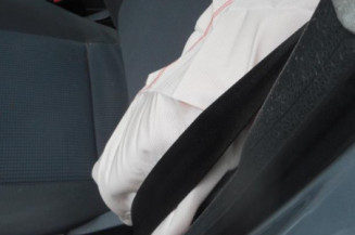 Attache ceinture avant droit VOLKSWAGEN POLO 4