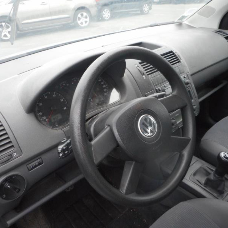 Attache ceinture avant droit VOLKSWAGEN POLO 4 Photo n°9