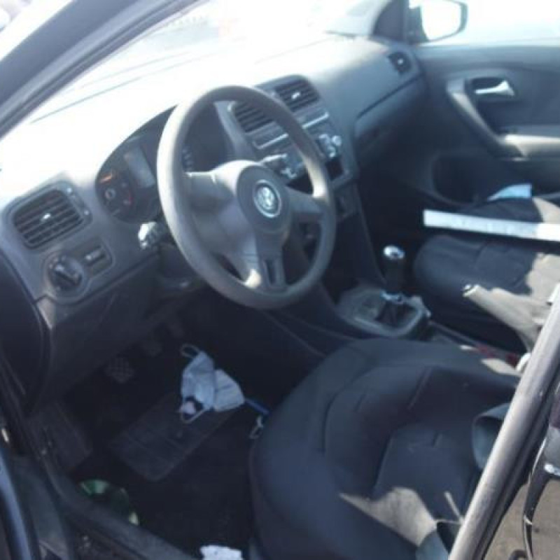 Attache ceinture avant droit VOLKSWAGEN POLO 5 Photo n°8