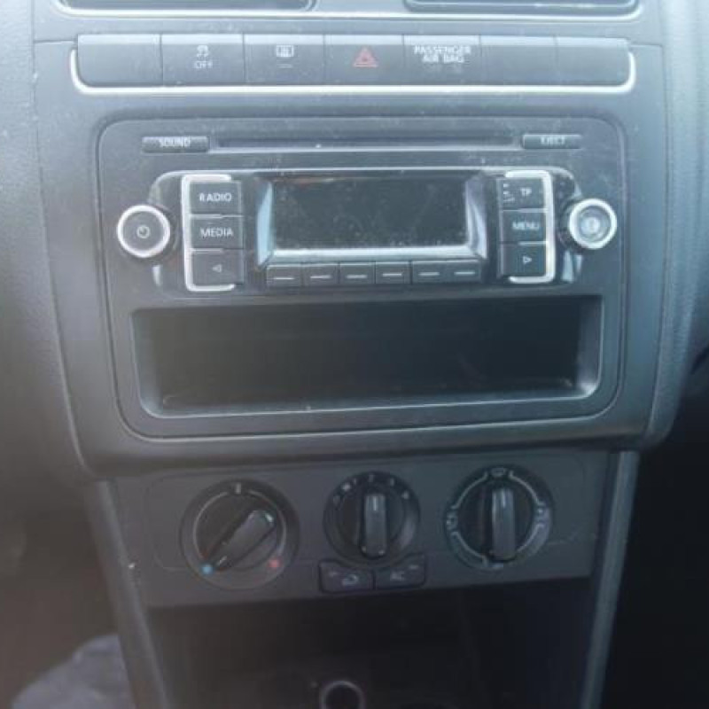 Attache ceinture avant droit VOLKSWAGEN POLO 5 Photo n°11
