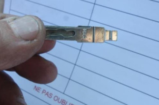 Attache ceinture avant droit VOLKSWAGEN POLO 5