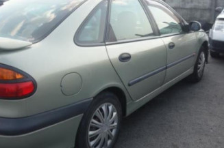 Pretensionneur de ceinture avant gauche RENAULT LAGUNA 1