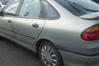 Pretensionneur de ceinture avant gauche RENAULT LAGUNA 1