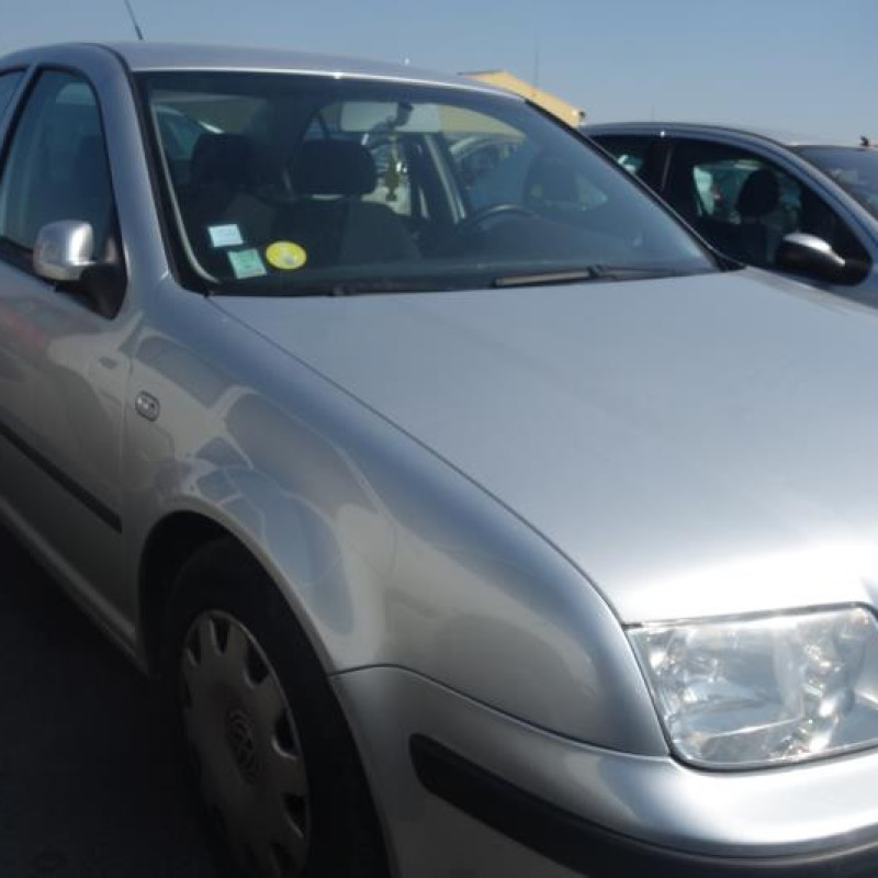 Attache ceinture arriere droit VOLKSWAGEN BORA Photo n°3