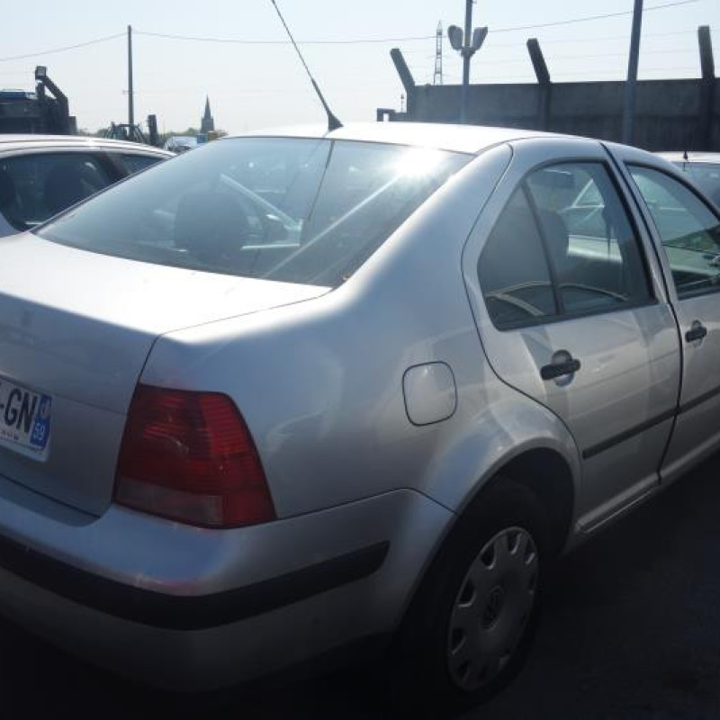 Attache ceinture arriere droit VOLKSWAGEN BORA Photo n°5