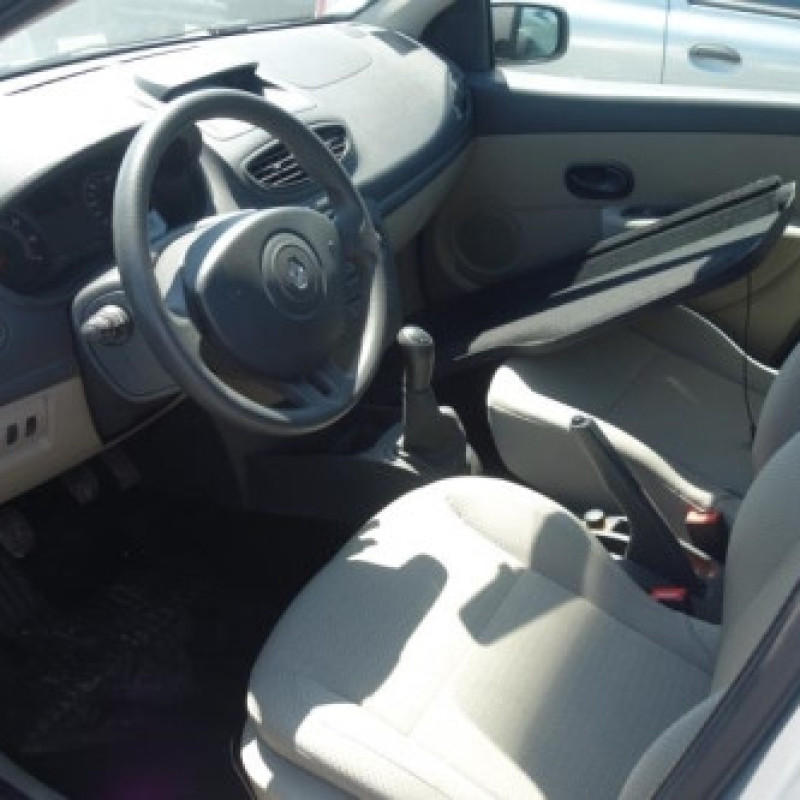 Pretensionneur de ceinture avant droit RENAULT CLIO 3 Photo n°8