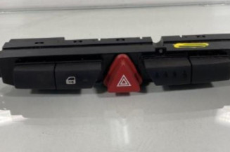 Bouton de warning KIA CEE-D 1 Photo n°1