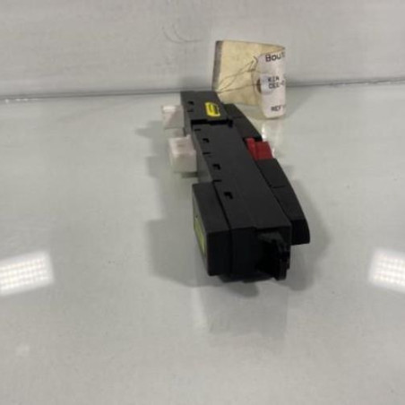 Bouton de warning KIA CEE-D 1