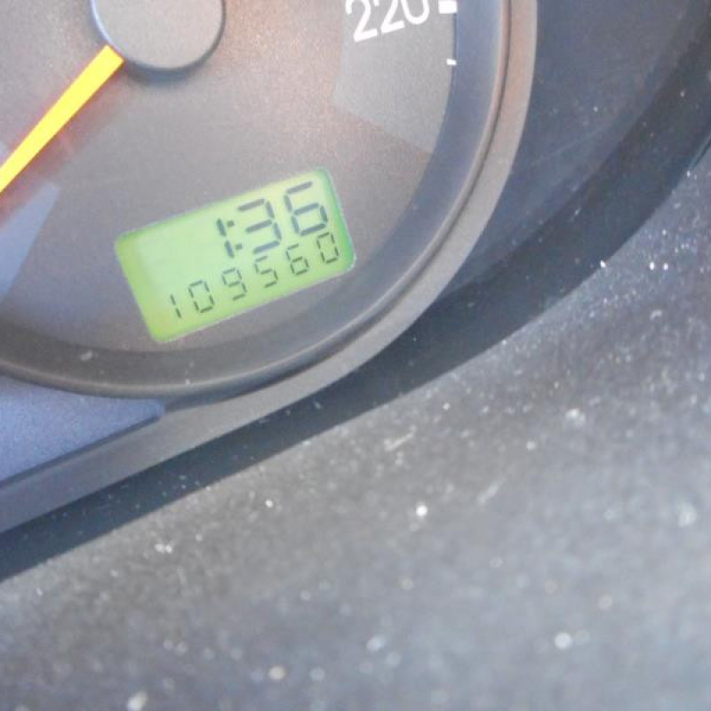 Bouton de warning FORD FIESTA 5 Photo n°10