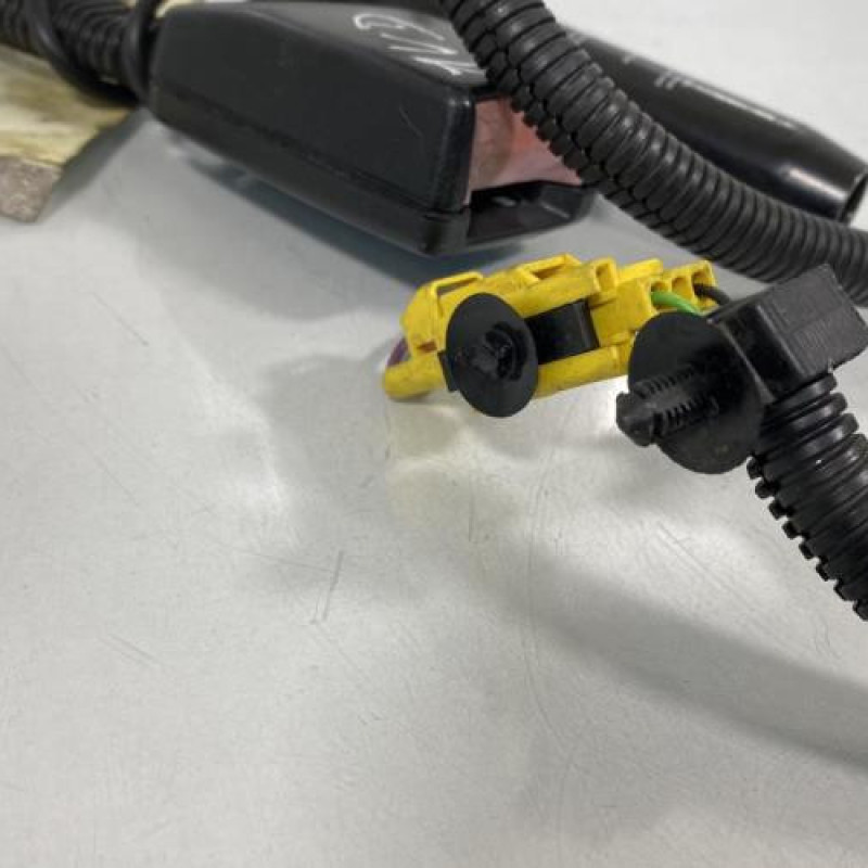Pretensionneur de ceinture avant droit FORD FIESTA 4 Photo n°3