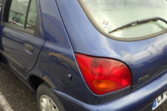 Pretensionneur de ceinture avant droit FORD FIESTA 4