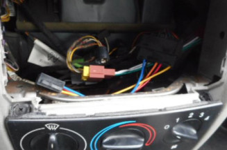 Pretensionneur de ceinture avant droit FORD FIESTA 4