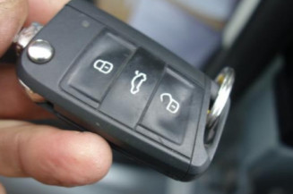 Etrier avant droit (freinage) VOLKSWAGEN POLO 5