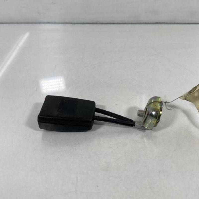 Attache ceinture arriere droit VOLKSWAGEN PASSAT 4 Photo n°3