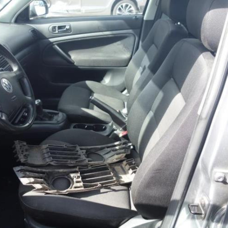Pretensionneur de ceinture arriere gauche VOLKSWAGEN PASSAT 4 Photo n°10