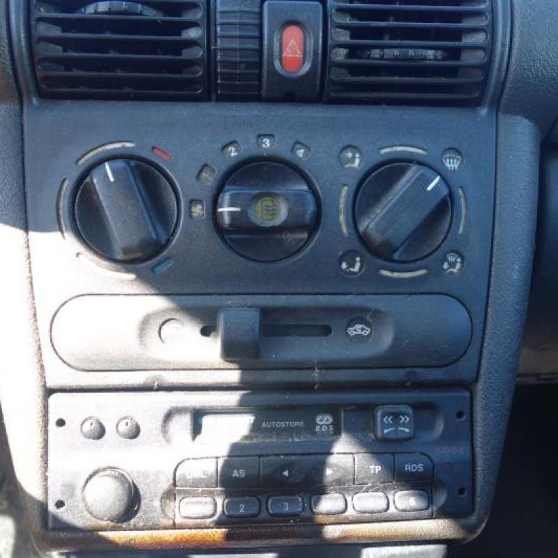 Porte avant gauche OPEL CORSA B Photo n°9