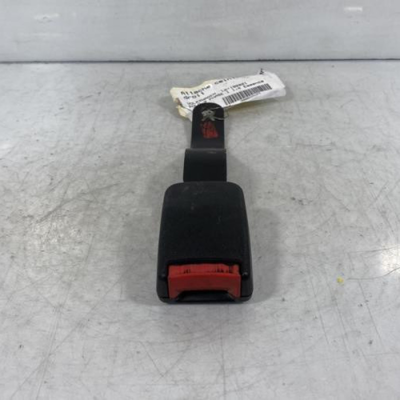 Attache ceinture avant droit VOLKSWAGEN POLO 3 Photo n°1