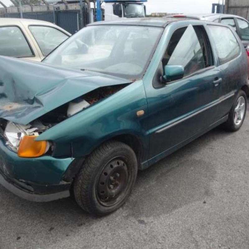 Attache ceinture avant droit VOLKSWAGEN POLO 3 Photo n°4