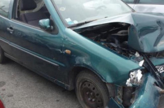 Attache ceinture avant droit VOLKSWAGEN POLO 3