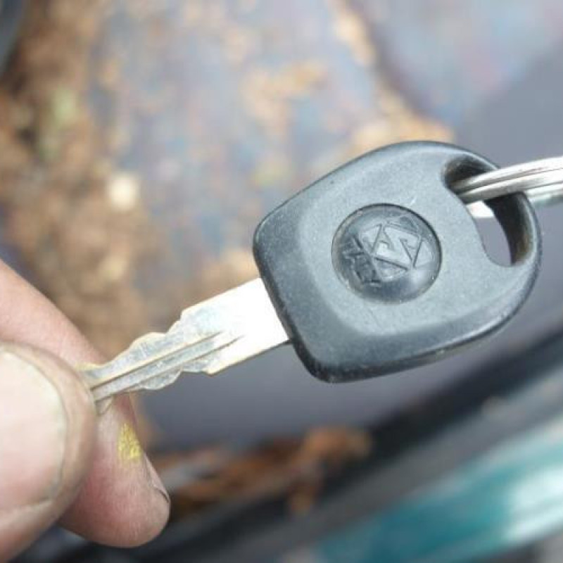 Attache ceinture avant droit VOLKSWAGEN POLO 3 Photo n°13