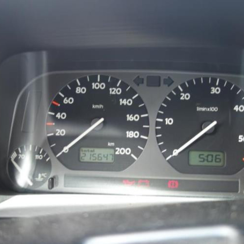 Pretensionneur de ceinture avant droit VOLKSWAGEN GOLF 3 Photo n°13