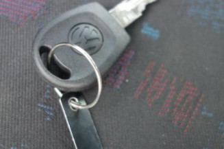 Pretensionneur de ceinture avant droit VOLKSWAGEN GOLF 3