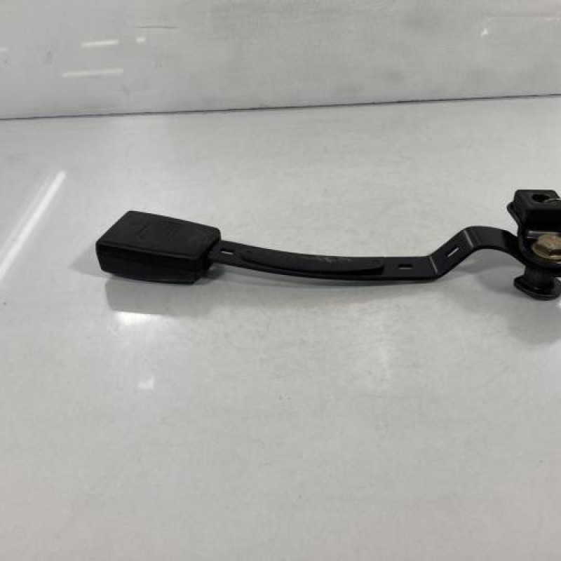 Attache ceinture avant droit VOLKSWAGEN GOLF 4 Photo n°2