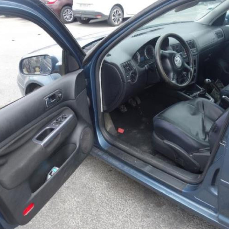 Attache ceinture avant droit VOLKSWAGEN GOLF 4 Photo n°8