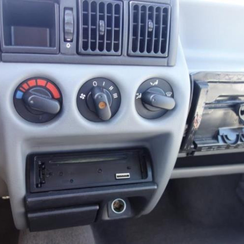 Ceinture arriere gauche OPEL CORSA A Photo n°11