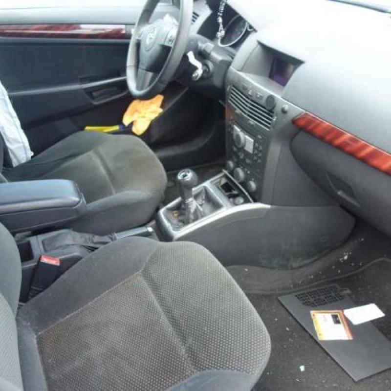 Ceinture arriere droit OPEL ASTRA H Photo n°8