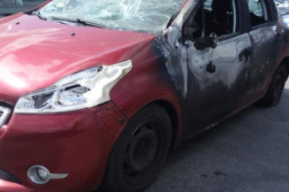 Verin de coffre PEUGEOT 208 1