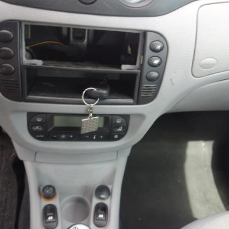 Attache ceinture arriere centrale CITROEN C3 PLURIEL Photo n°14