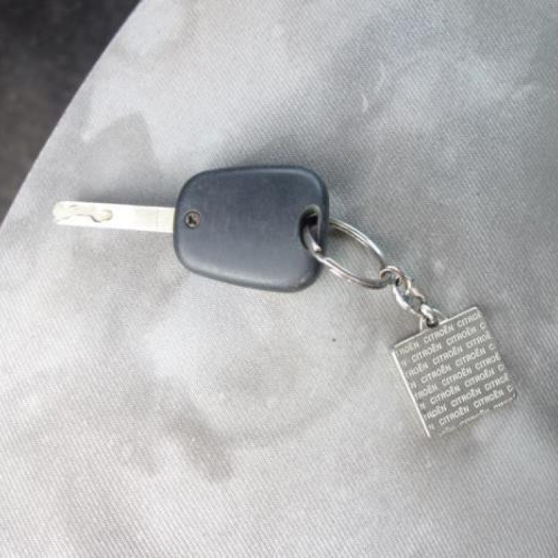 Attache ceinture arriere centrale CITROEN C3 PLURIEL Photo n°15