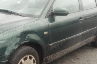 Charniere de capot VOLKSWAGEN PASSAT 4