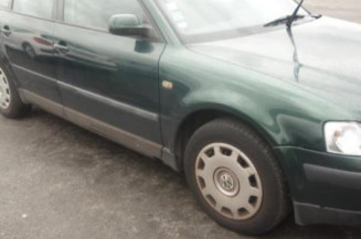 Charniere de capot VOLKSWAGEN PASSAT 4