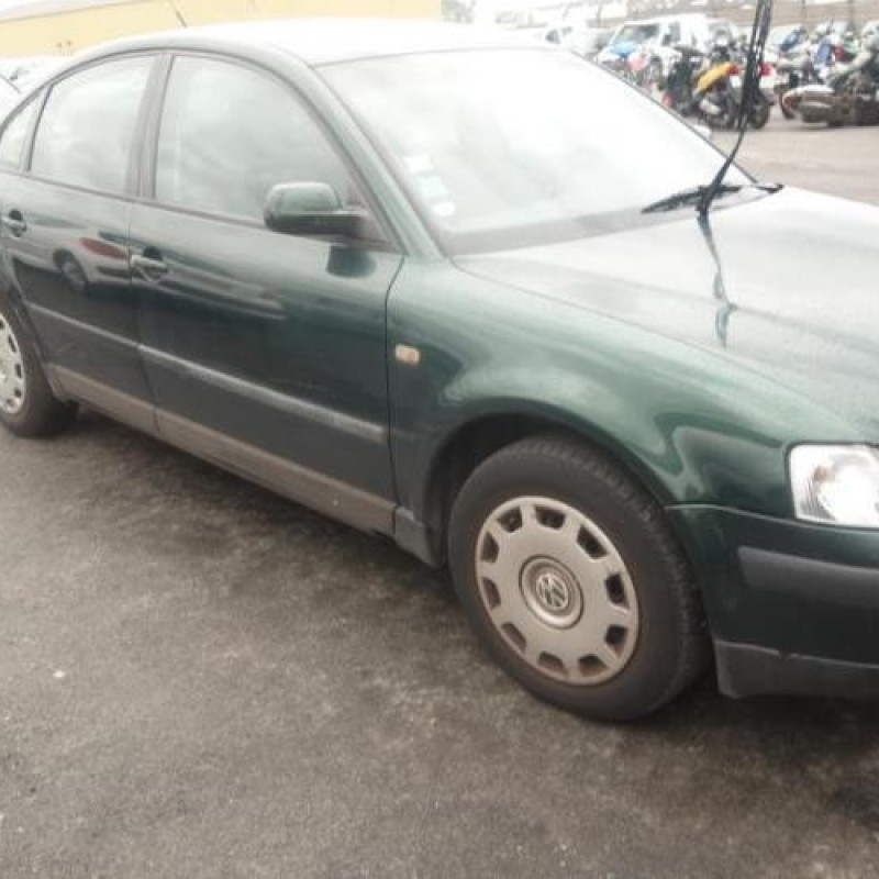 Charniere de capot VOLKSWAGEN PASSAT 4 Photo n°3