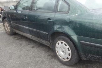 Charniere de capot VOLKSWAGEN PASSAT 4