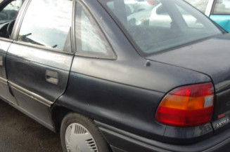 Ceinture arriere gauche OPEL ASTRA F