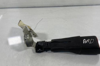 Attache ceinture arriere droit TOYOTA AURIS 1