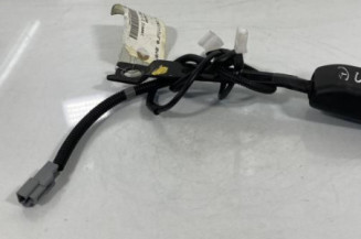 Attache ceinture avant droit TOYOTA AURIS 1