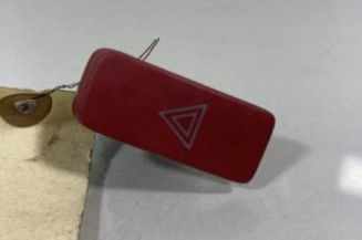 Bouton de warning TOYOTA AURIS 1 Photo n°1